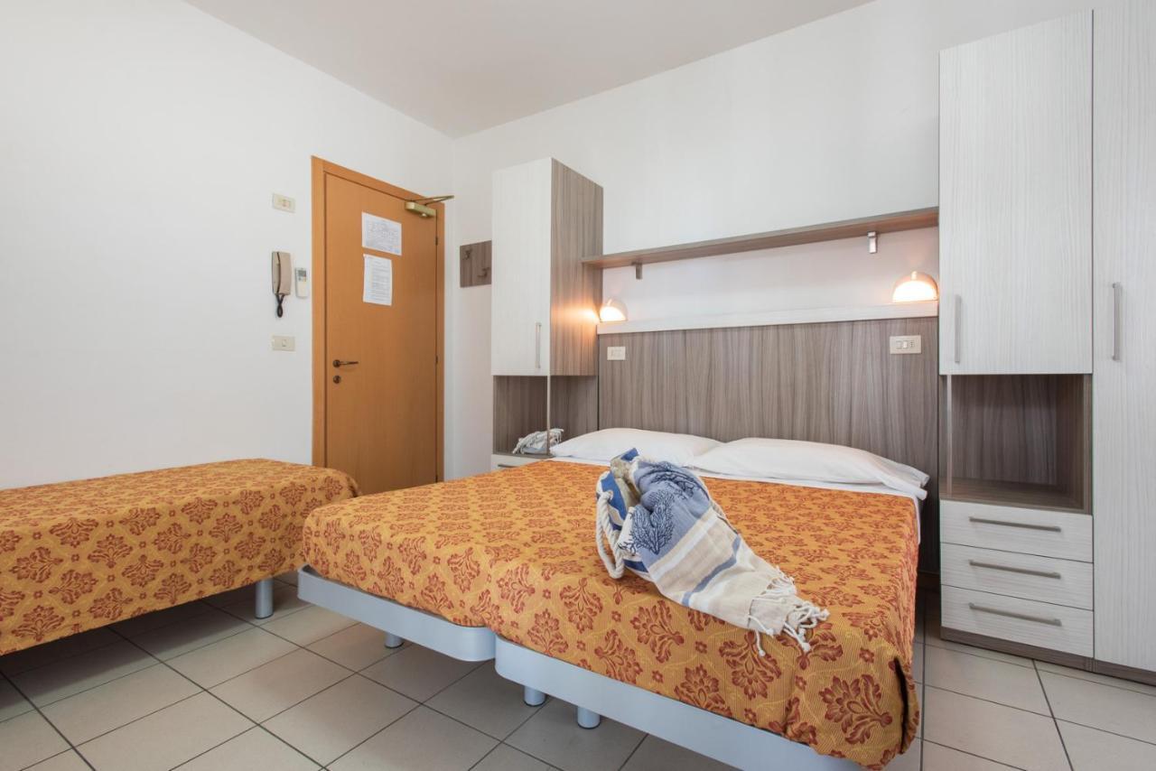 La Plata Hotel - Con Piscina Риччоне Экстерьер фото