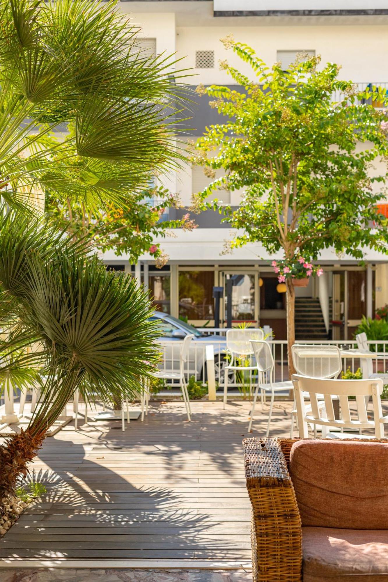La Plata Hotel - Con Piscina Риччоне Экстерьер фото